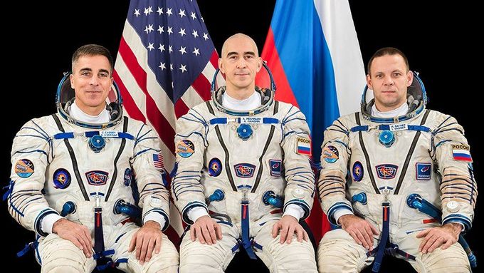 Americký astronaut Christopher Cassidy a ruští kosmonauti Anatolij Ivanišin a Ivan Vagner.
