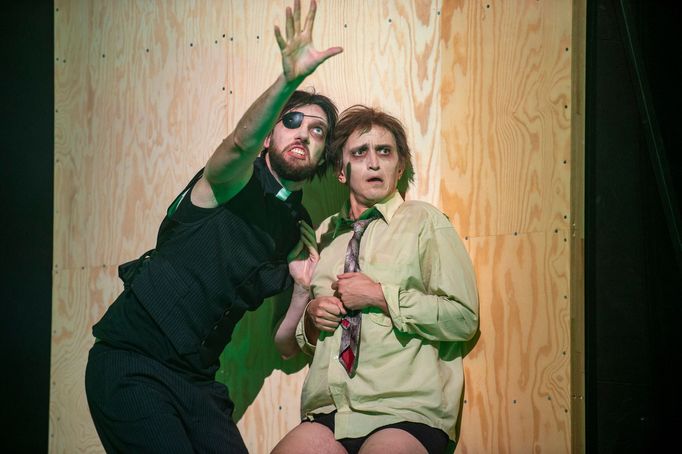 František Hnilička jako polní kurát Katz a Tomáš Kobr jako spisovatel Hašek.