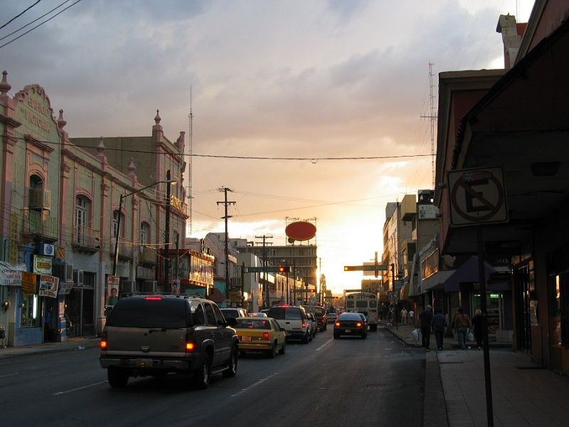 Západ slunce v Ciudad Juárez na americko-mexické hranici