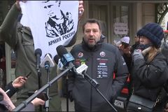"Šašku, obleč si triko." Proruský Salvini na polsko-ukrajinské hranici tvrdě narazil