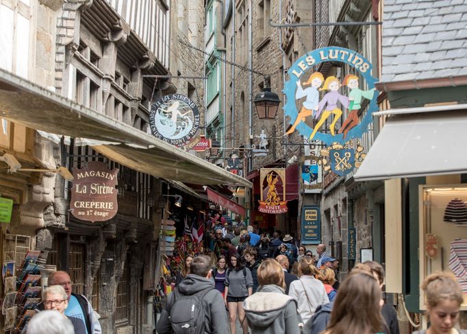 Klášter Mont-Saint-Michel ve francouzské Normandii byl postaven před 1000 lety.