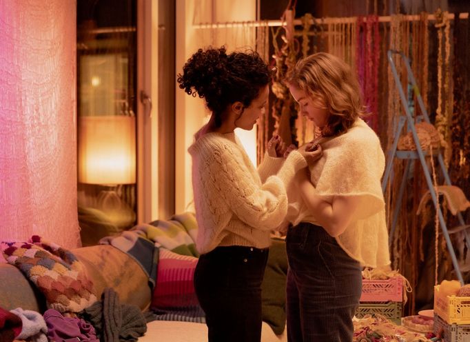 Selome Emnetu a Ella Øverbøe ve filmu Sny