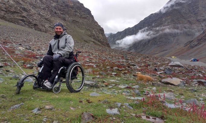 Jan Krauskopf se společně s devíti studenty gymnázia vydal na tři týdny do Himalájí. Expedici nazvali No Limits.