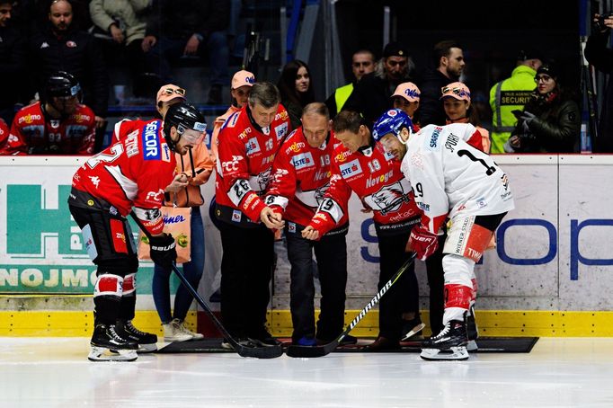 Slovenští hokejoví bratři Peter a Anton Šťastní na zápase EBEL ligy ve Znojmě.