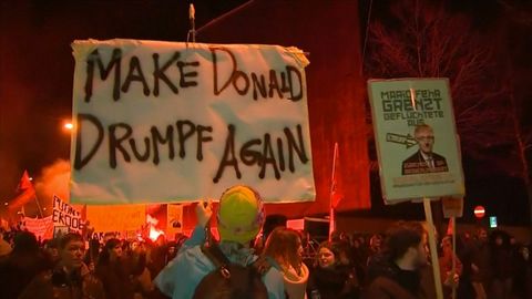 Trump není vítán! Tisíce Švýcarů demonstrovaly proti účasti Trumpa na Světovém ekonomickém fóru