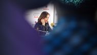 Na její tiskovou konferenci neměli fotografové přístup,