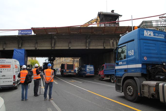 Rekonstrukce Negrelliho viaduktu na snímku z roku 2018