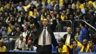 Své svěřence povzbuzoval i trenér David Blatt.