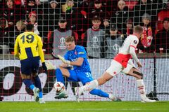 Evropská kletba trvá. Slavia opět vyhořela v koncovce, s Fenerbahce prohrála 1:2