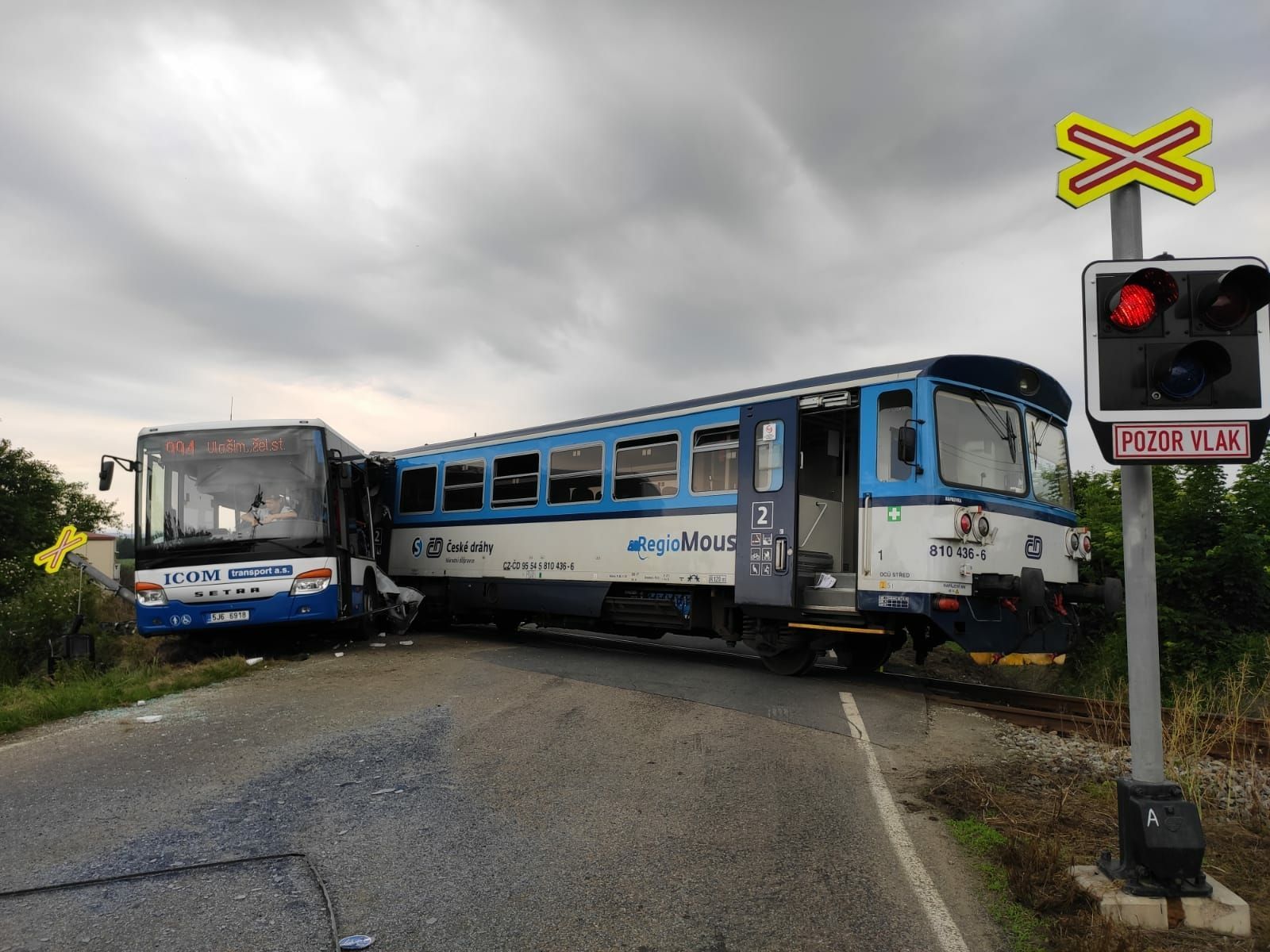 Nehoda na železničním přejezdu u Benešovska