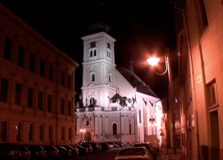 Hodina Země: Kostel Nanebevzetí Panny Marie ve Vyškově osvětlený