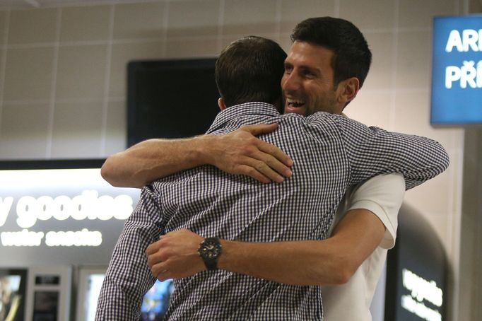 tenis, Novak Djokovič s Radkem Štěpánkem po příletu do Prahy na Štěpánkovu exhibici