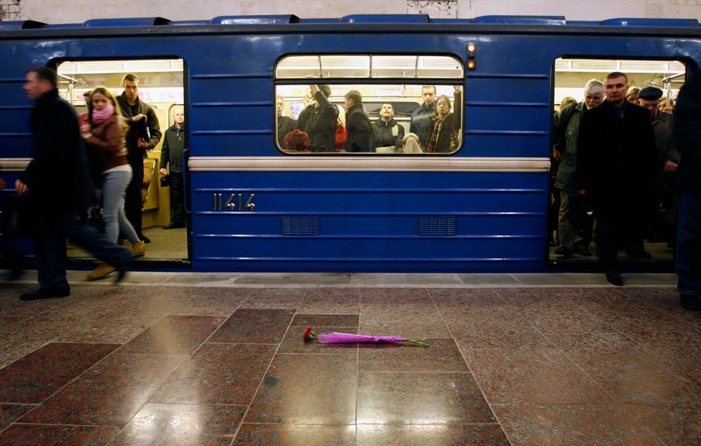 Kamery zachytily atentátníka v minském metru
