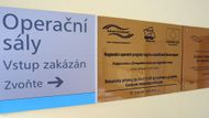 Vybavení je i díky eurofondům na světové úrovni. (Pět bývalých představitelů Krajské zdravotní čeká na vznesení obžaloby kvůli veřejným zakázkám na přístrojové vybavení nemocnice.)