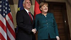 Mike Pence s Angelou Merkelovou