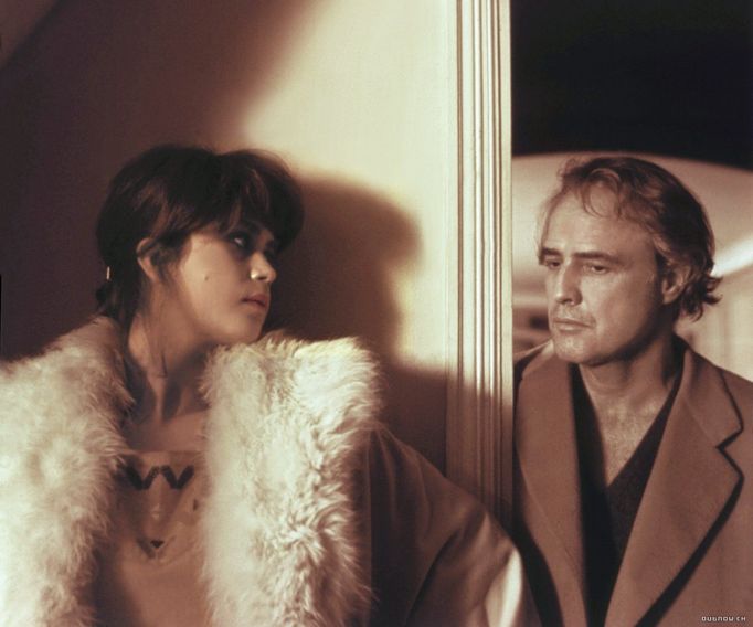 Maria Schneider a Marlon Brando ve filmu Poslední tango v Paříži, 1972.