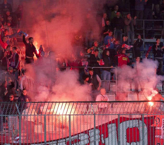 Fotbaloví fanoušci Zbrojovky Brno v utkání 9. kola Gambrinus ligy 2012/13 se Sigmou Olomouc.