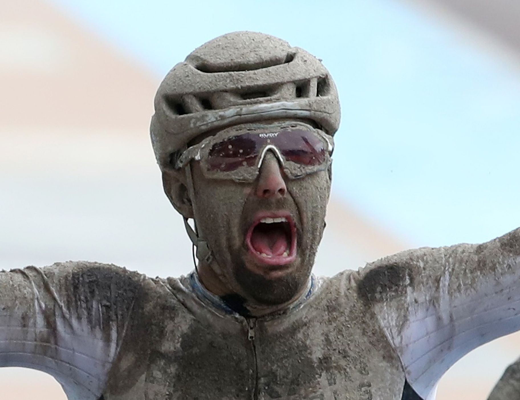 Sonny Colbrelli vyhrál Paris-Roubaix 2021