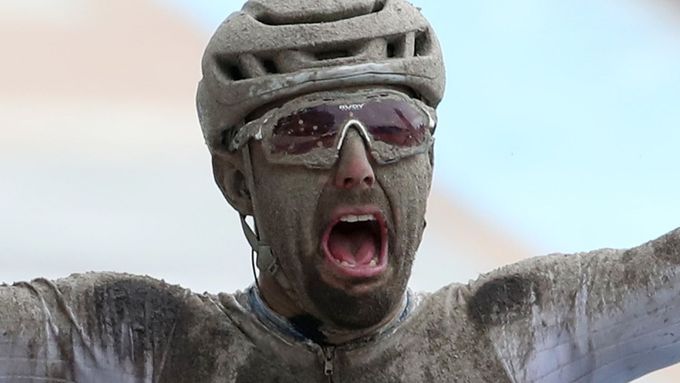 Sonny Colbrelli vyhrál Paris-Roubaix 2021