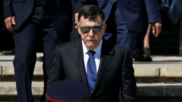Libyjský premiér se odmítl sejít se svým sokem Haftarem, mírový dialog má pokračovat