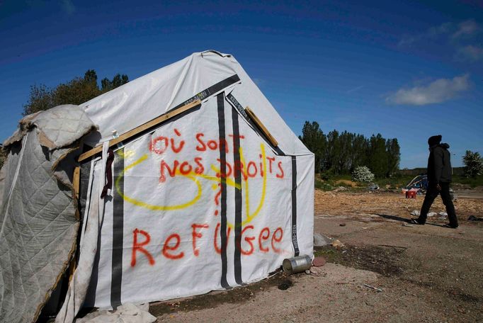 Uprchlíci ve francouzském přístavu Calais.