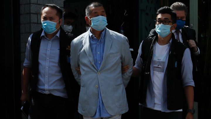 Policie v Hongkongku zatkla mediálního magnáta. Viní ho ze spolupráce s cizími silami
