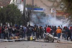 Čeká nás poslední těžký rok, konejší Tunisany premiér. Protesty v ulicích přesto pokračují