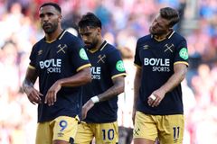 Nováček anglické ligy ztrapnil West Ham. Souček v základní sestavě chyběl