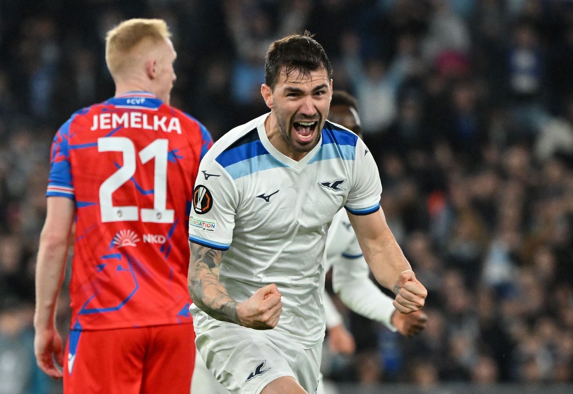 Alessio Romagnoli slaví gól v zápase EL Lazio - Viktora Plzeň