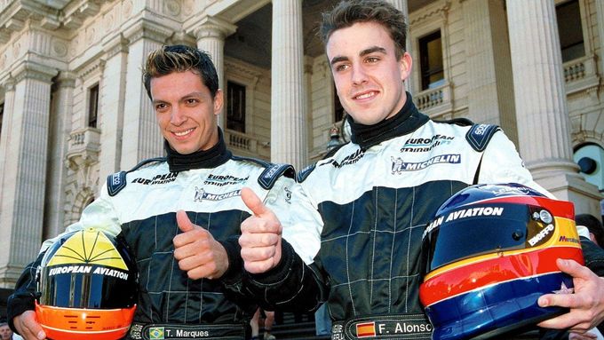 Tarso Marques (vlevo) byl v roce 2001 u týmu F1 Minardi týmovým kolegou tehdejšího nováčka Fernanda Alonsa.