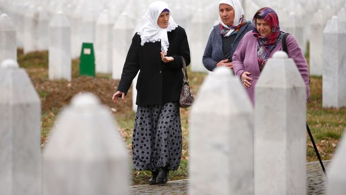 Ženy ve Srebrenici.