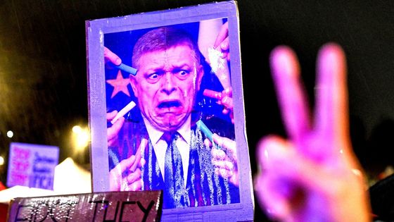 Fico smazal 17. listopad z kalendáře. Lidé mu to připomněli v dešti i větru