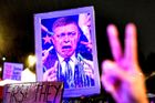 Fico smazal 17. listopad z kalendáře. Lidé mu to připomněli v dešti i větru