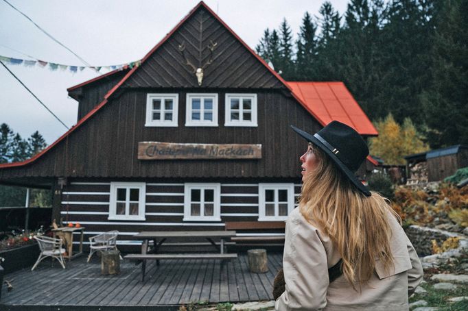 Aneta Krejčíková ve filmu Na horách.