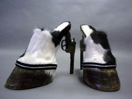 Zvířecí boty: Uřízněte koze nohu a obujte si ji!