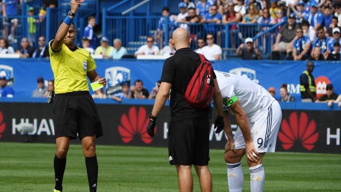 fotbal, MLS 2018, Los Angeles - Montreal, vyloučený Zlatan Ibrahimovic