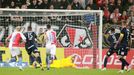 Jean-David Beauguel dává gól z penalty v zápase 2. kola nadstavby F:L Slavia Praha - Viktoria Plzeň