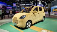 Ovšem patrně nejbizarnější ze všech plyšových aut byl Wuling Hongguang Mini EV, jehož druhá generace měla premiéru loni na konci roku a dodává se se třemi i pěti dveřmi. Dojezd je podle baterky 120 až 280 km dle benevolentnějšího čínského cyklu.