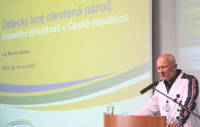 "Ústecký kraj - otevřená náruč - investiční přílržitosti v České republice. Pavel Kouda na Regionálním energetickém fóru v Plzni, červen 2011.