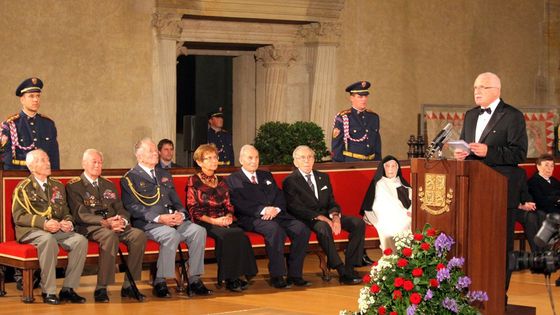 Veteráni i hoch, jenž zemřel pro kamaráda. Tak prezident vyznamenával