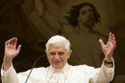 Benedikt XVI. necestuje a brání dogmata