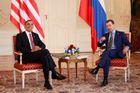 Jak USA a Rusko jednaly? Obama v hněvu zavěsil telefon