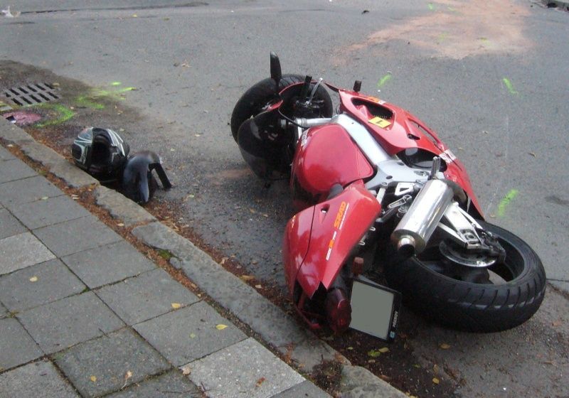 Srážka motorky a auta
