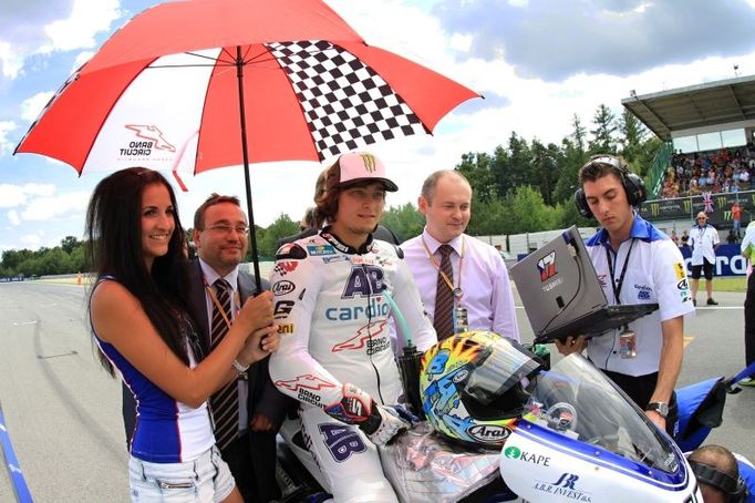 Motocyklový jezdec Karel Abraham z České republiky na GP České republiky v Brně 2011.