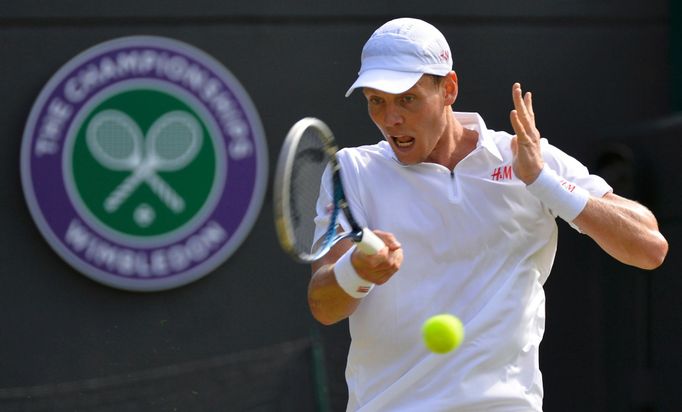 Tomáš Berdych v zápase s Kevinem Andersonem na Wimbledonu 2013