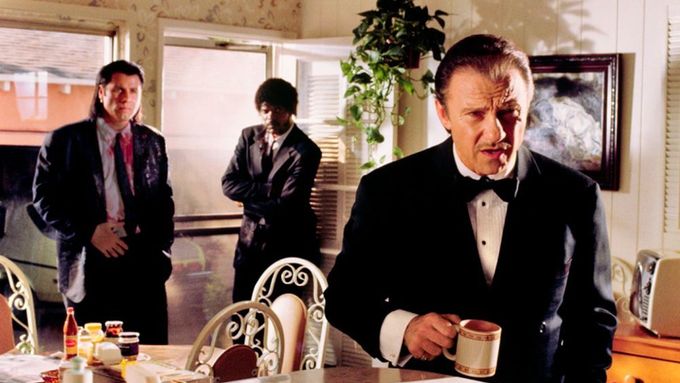 Quentin Tarantino uvádí vystřiženou scénu z Pulp Fiction.