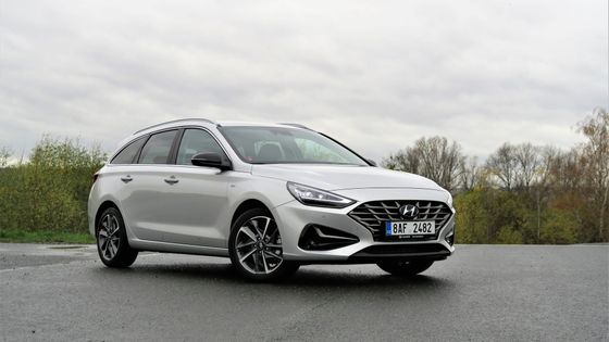 Konkurent pro Octavii? Dieselový Hyundai i30 jezdí s hybridní pomocí skoro zadarmo