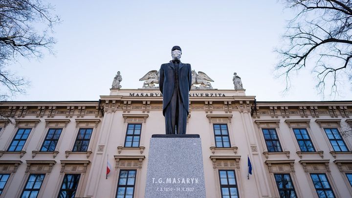 Vysokoškoláky studium v době pandemie nenaplňuje. Část z nich ho předčasně ukončuje