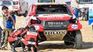 Rallye Dakar 2020, 10. etapa: poškozená Toyota Fernanda Alonsa v bivaku maratonské etapy