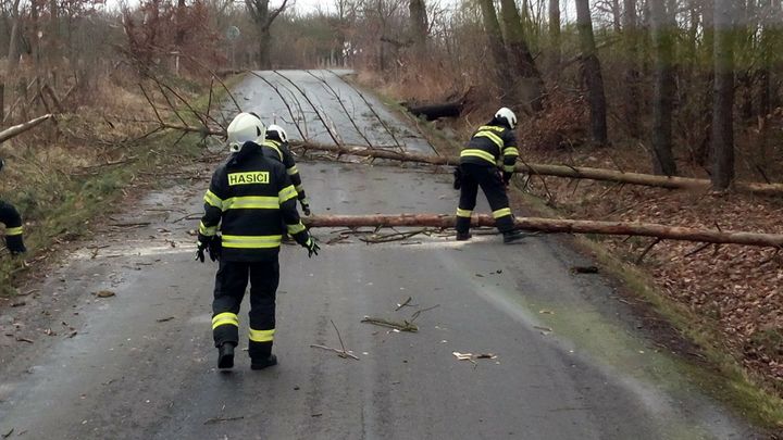 Do čtvrtka hrozí na horách jazyky a závěje, v pondělí bude vát silný vítr; Zdroj foto: ČTK